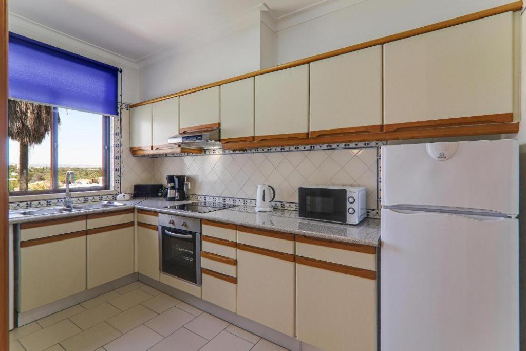 Apartamentos Ninho Das Gaivotas อัลบูเฟรา ภายนอก รูปภาพ