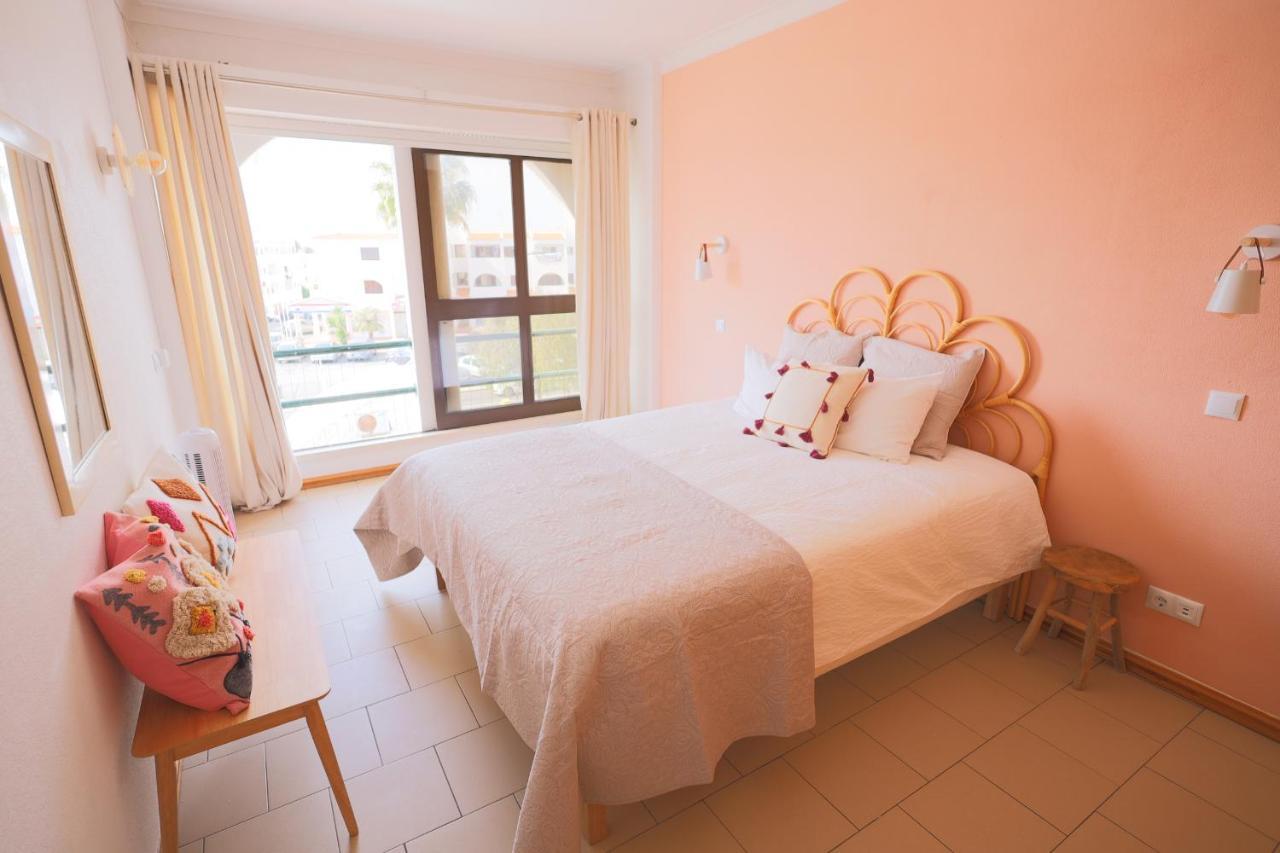 Apartamentos Ninho Das Gaivotas อัลบูเฟรา ภายนอก รูปภาพ