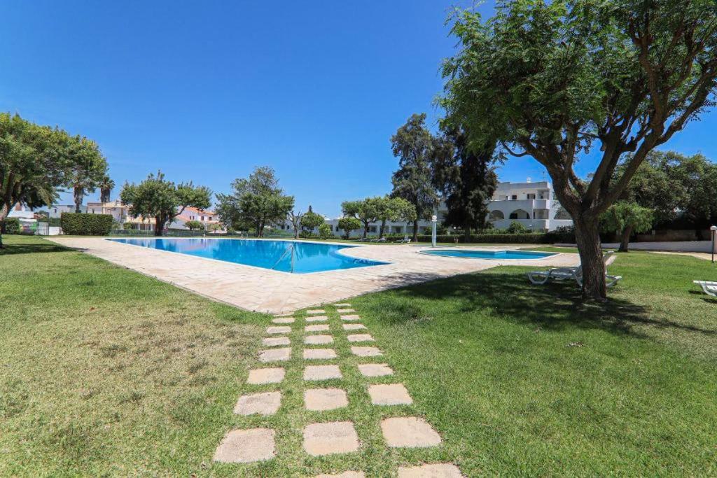 Apartamentos Ninho Das Gaivotas อัลบูเฟรา ภายนอก รูปภาพ